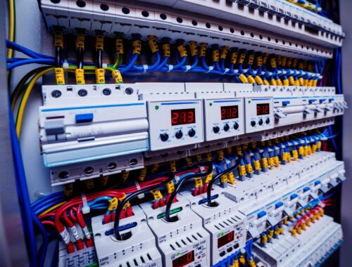 Монтаж электроснабжения под ключ: этапы проекта и требования к оборудованию
