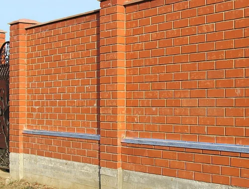 10 лучших материалов забора для частного дома ― рейтинг 2025