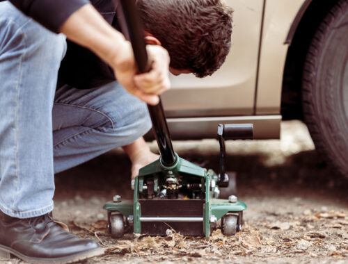 Выбор автомобильного домкрата: винтовой, реечный, бутылочный, подкатной | Рывок