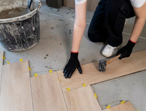 Как укладывать керамогранит на пол своими руками