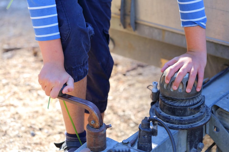 Монтаж глубинного насоса в скважину с обратным клапаном