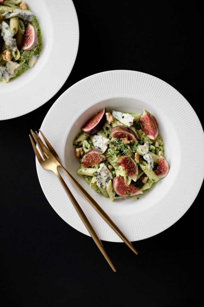Паста с песто из рукколы, инжиром и голубым сыром • Dolce Vita Blog