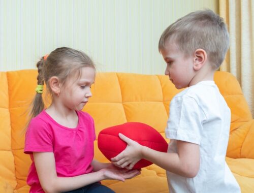 Как научить ребенка делиться Как научить ребенка делиться